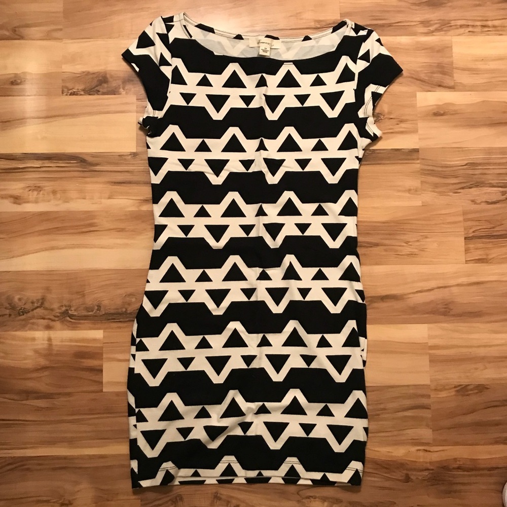 Black/white dress